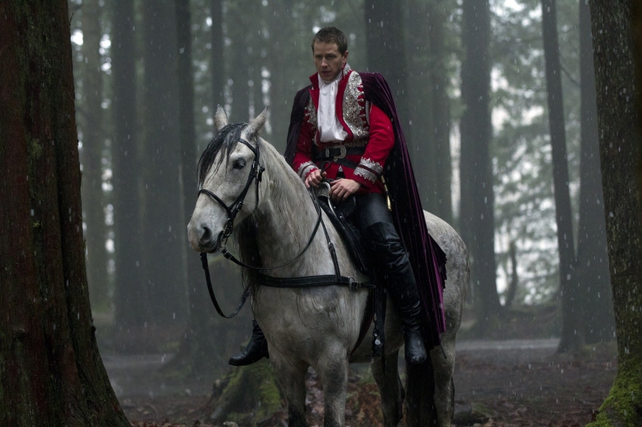 David Nolan (Josh Dallas) sur un cheval
