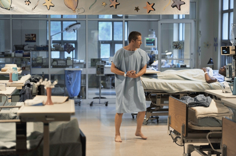 David Nolan (Josh Dallas) qui se réveille à l'hôpital
