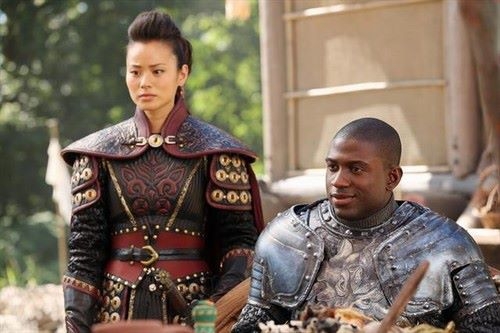 Mulan (Jamie Chung) et Lancelot (Sinqua Walls)